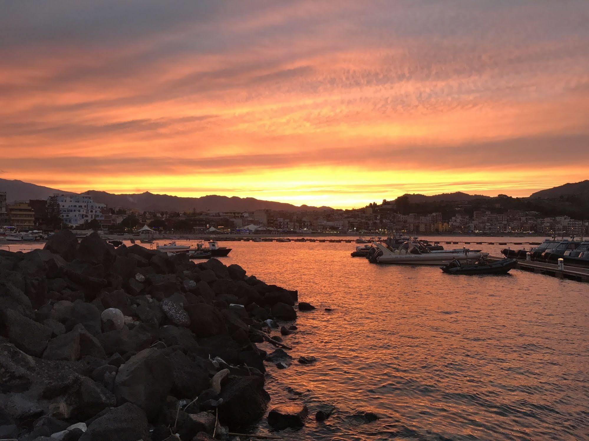 Kalaskiso' Giardini-Naxos Kültér fotó