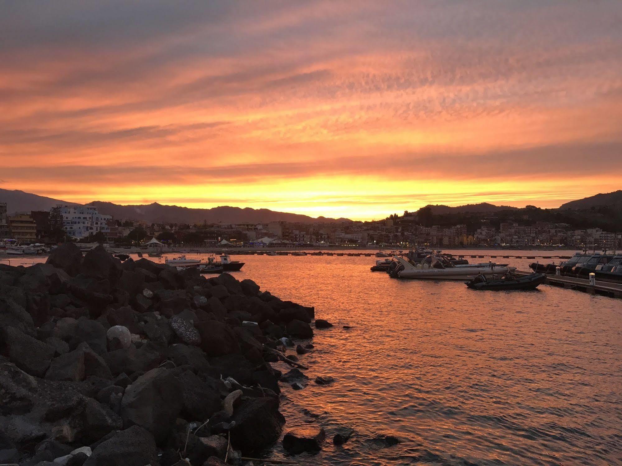 Kalaskiso' Giardini Naxos Kültér fotó